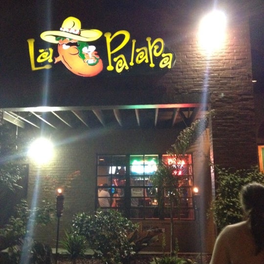 Foto tirada no(a) La Palapa Grill &amp; Cantina por Kika em 8/5/2012