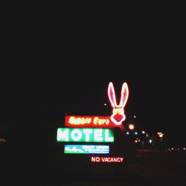 8/24/2012 tarihinde Zach W.ziyaretçi tarafından Rabbit Ears Motel'de çekilen fotoğraf