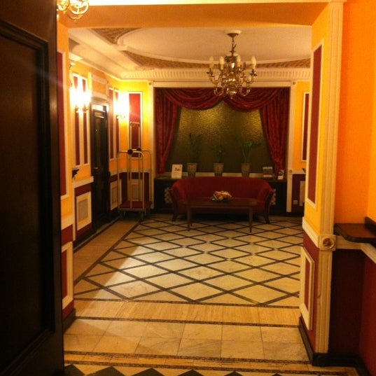 Foto diambil di Hotel Pod Orlem oleh Łukasz pada 4/24/2012