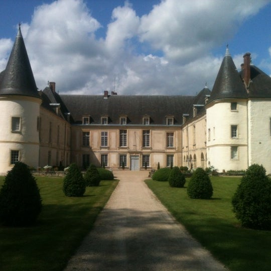 Foto diambil di Château de Condé oleh Elodie H. pada 6/1/2012