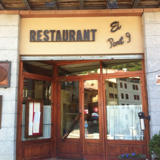 Снимок сделан в Restaurant El Pont 9 пользователем Francesc 8/14/2012