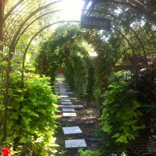 8/22/2012에 AngelonEDGE @.님이 Garden Cafe에서 찍은 사진