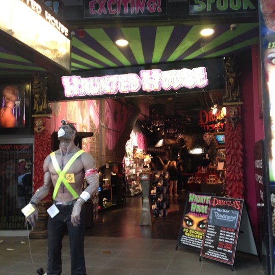 Photos At Dracula S Haunted House Now Closed Theme Park Ride Attraction In Surfers Paradise