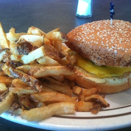 Foto scattata a CG Burgers da Kimberly A. il 6/9/2012