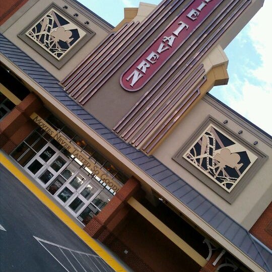 Foto diambil di Movie Tavern Horizon Village oleh shorty c. pada 5/21/2012