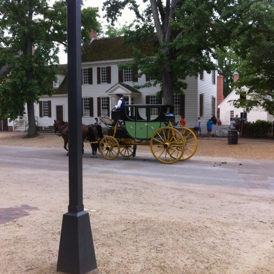Das Foto wurde bei Colonial Williamsburg Regional Visitor Center von Leon C. am 6/4/2012 aufgenommen