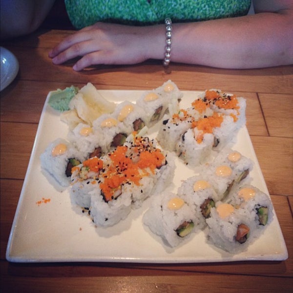 Das Foto wurde bei Kinki Asian Fusion Sushi von Jim P. am 7/6/2012 aufgenommen