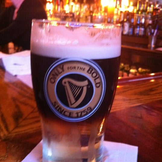 6/8/2012 tarihinde Jennifer C.ziyaretçi tarafından Muldoon&#39;s Irish Pub'de çekilen fotoğraf