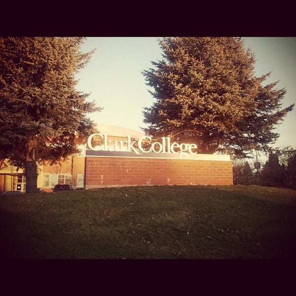 Das Foto wurde bei Clark College von Justen M. am 2/3/2012 aufgenommen