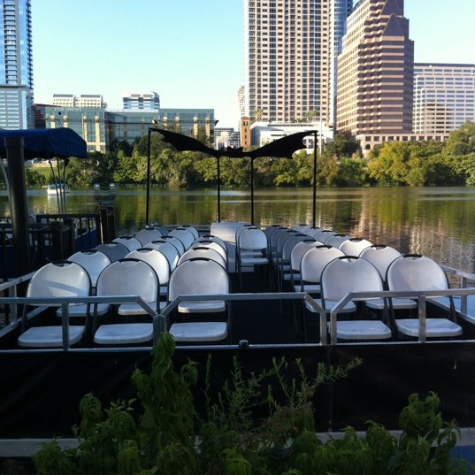 Foto tirada no(a) Capital Cruises por Amy D. em 9/7/2012