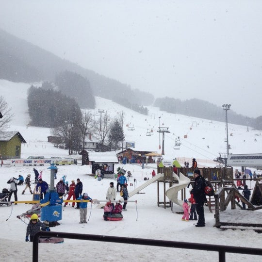 12/29/2011 tarihinde Tadej A.ziyaretçi tarafından SkiSchool.si Kranjska Gora'de çekilen fotoğraf