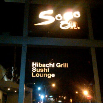 Foto scattata a Sogo Hibachi Grill &amp; Sushi Lounge da Rockin A. il 1/29/2012