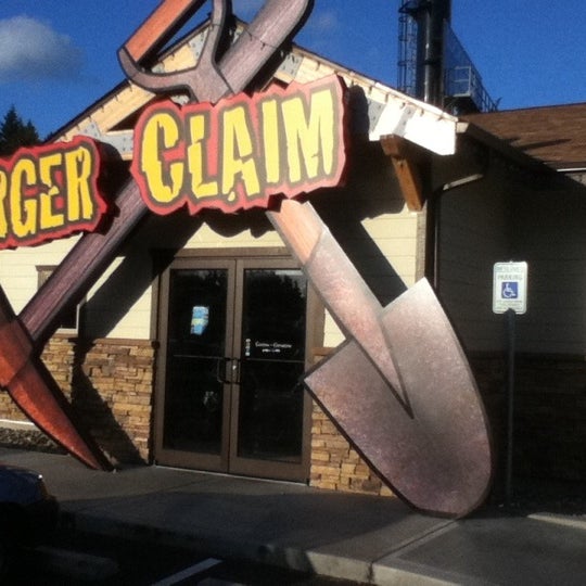 Photo taken at Burger Claim by Mark Y. on 7/22/2011