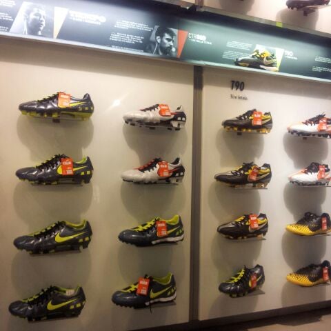 nike store near redwood city