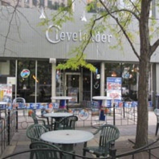 Foto diambil di The Clevelander Sports Bar &amp; Grill oleh Kyle Y. pada 1/29/2012