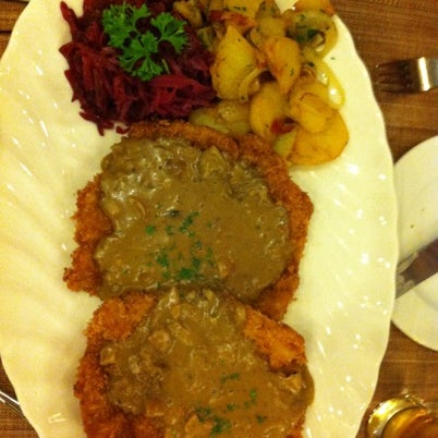 Foto scattata a Gartenstadt German Restaurant da 😍Vincent💋💗 L. il 8/5/2012