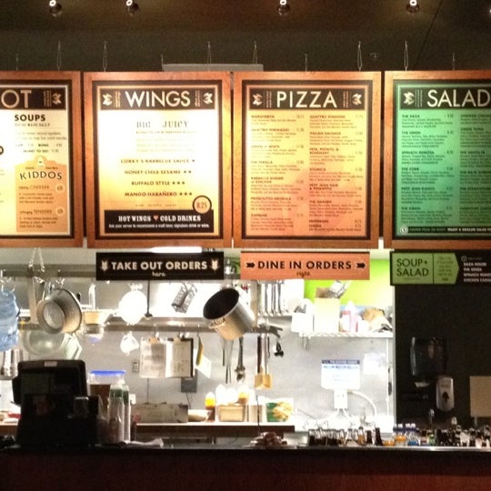 1/19/2012 tarihinde David J. H.ziyaretçi tarafından ZAZA Fine Salad &amp; Wood Oven Pizza Co.'de çekilen fotoğraf