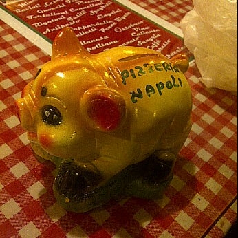 Foto diambil di Napoli Pizza &amp; Pasta oleh Tito L. pada 9/16/2011