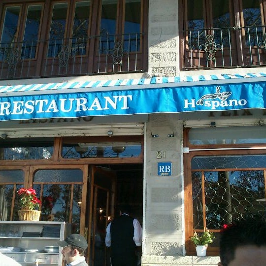 Foto diambil di Restaurante Hispano oleh Oink Oink C. pada 1/1/2012