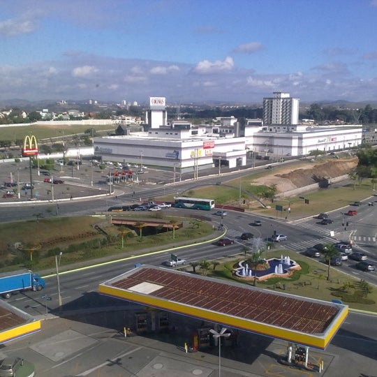 รูปภาพถ่ายที่ Colinas Shopping โดย Rômulo V. เมื่อ 10/24/2011