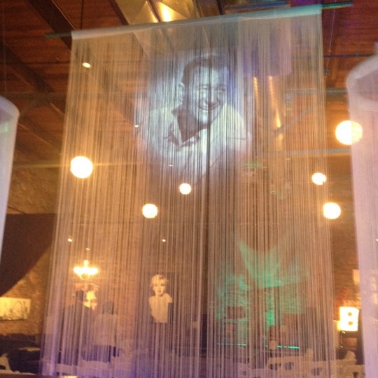 รูปภาพถ่ายที่ Icon Lounge + Events โดย Abby B. เมื่อ 4/12/2012