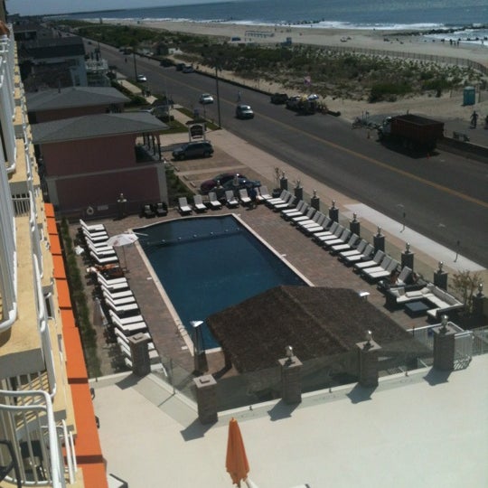 Foto tomada en Cape May Ocean Club Hotel  por Matt M. el 5/20/2012