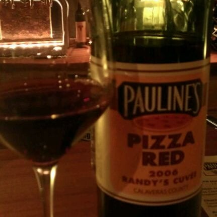 Снимок сделан в Pauline&#39;s Pizza &amp; Wine Bar пользователем Jessica S. 7/16/2011