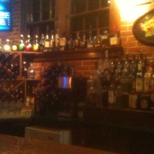 4/28/2012にHeather S.がGreen Oaks Tavernで撮った写真