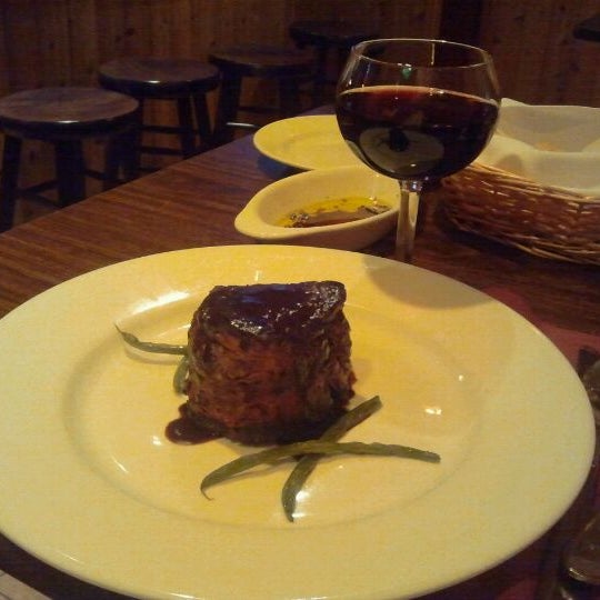 Foto diambil di DeStefano&#39;s Steakhouse oleh The Official Khalis pada 10/7/2011