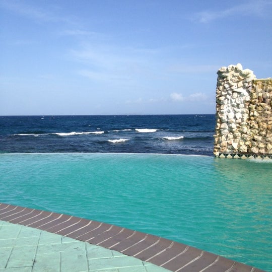 Emerald St Martin