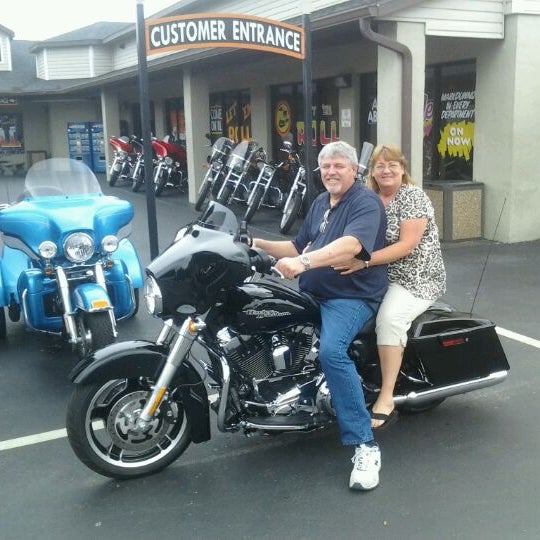 6/7/2012에 Arlois G.님이 Harley-Davidson of Ocala에서 찍은 사진