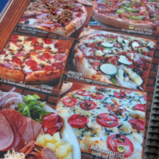 8/23/2012에 Lisa K.님이 Oggi’s Pizza &amp; Brewhouse Point Loma에서 찍은 사진