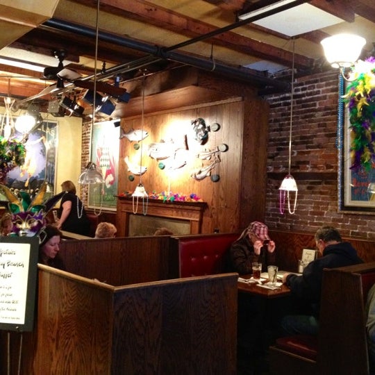 Das Foto wurde bei The Grog Restaurant von Isabel S. am 2/19/2012 aufgenommen