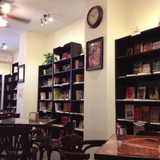 Photo taken at La Qarmita Librería-Café by Antonia L. on 7/13/2012