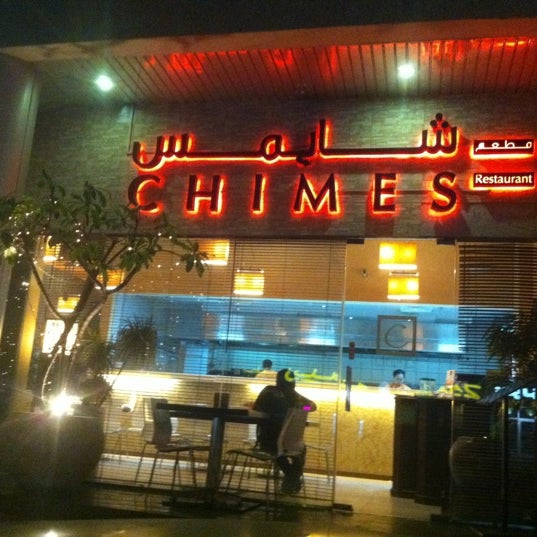 Foto tirada no(a) Chimes Far Eastern Cusine por Aida W em 8/12/2012