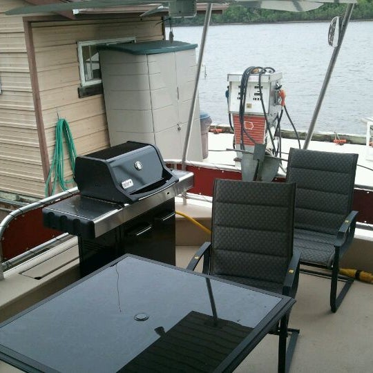 S & S Houseboat Rental Lansing, IA