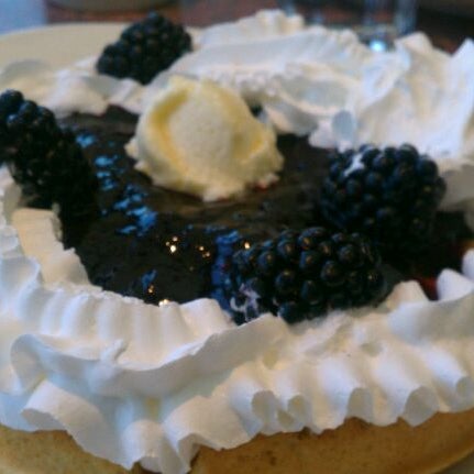 Photo taken at Shari&#39;s Cafe and Pies by Corvallis M. on 9/4/2011