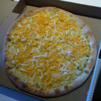 รูปภาพถ่ายที่ Big G&#39;s Pizza โดย Cyn C. เมื่อ 5/9/2012