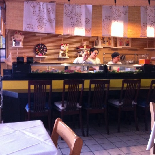 Foto diambil di Sushi Chef Japanese Restaurant &amp; Market oleh Hernan J. pada 8/20/2011