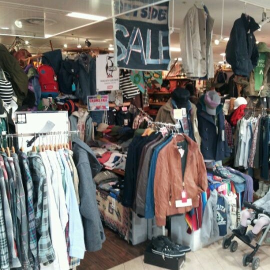 Outside Clothing Store In 川崎市