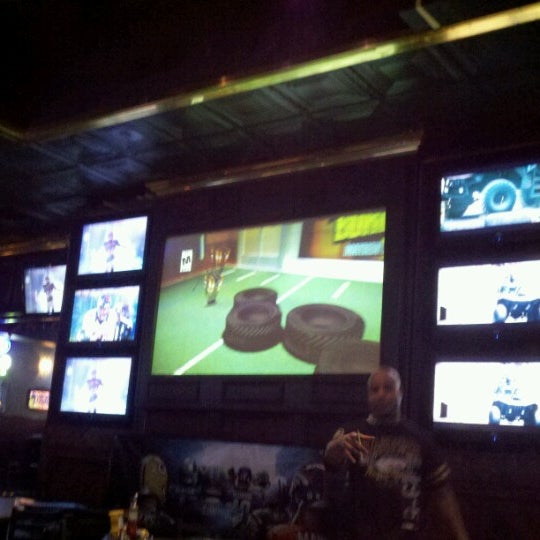 9/9/2012にJoe M.がChristie&#39;s Sports Barで撮った写真