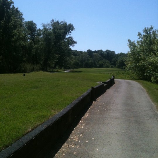 Foto tomada en Franklin Bridge Golf Course  por Kevin S. el 4/9/2012