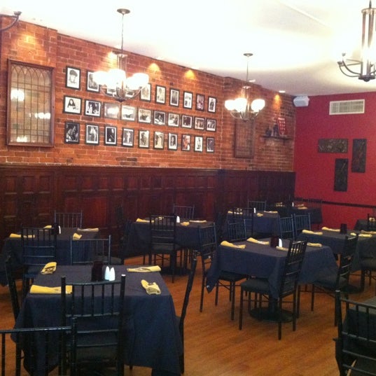 2/25/2012 tarihinde Sean G.ziyaretçi tarafından James Street GastroPub &amp; Speakeasy'de çekilen fotoğraf
