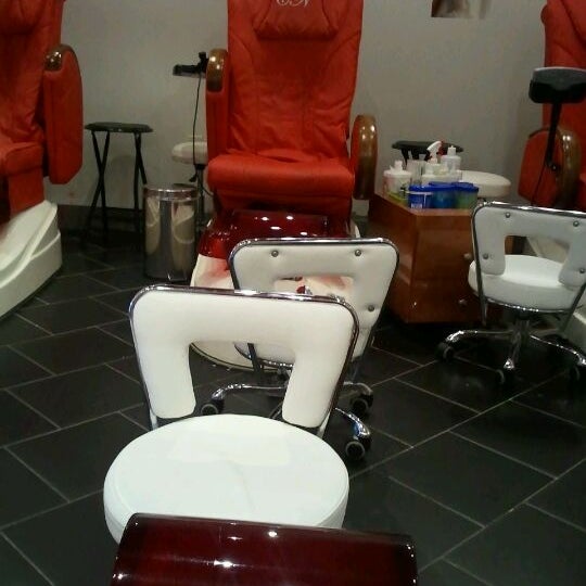 best nail salon dallas ga