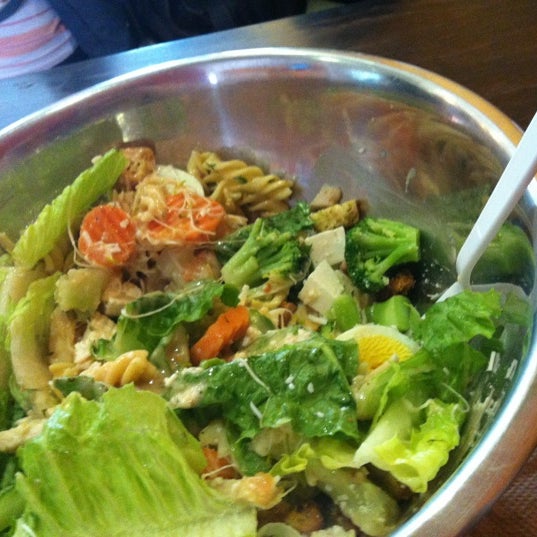 Снимок сделан в Day Light Salads пользователем Aimee M. 7/30/2012