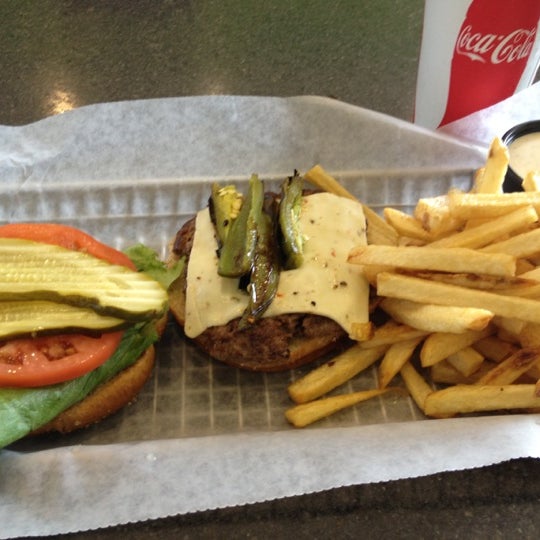 7/18/2012 tarihinde John R.ziyaretçi tarafından Burger Boss'de çekilen fotoğraf