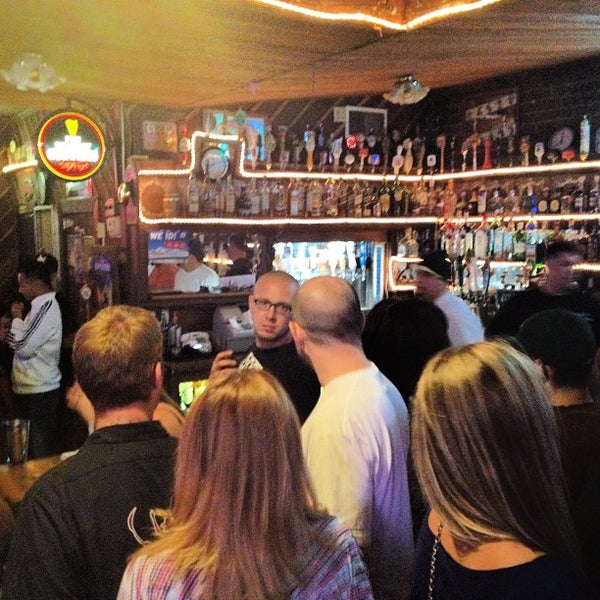 Das Foto wurde bei Old Tavern Bar &amp; Grill von Matt H. am 6/10/2012 aufgenommen