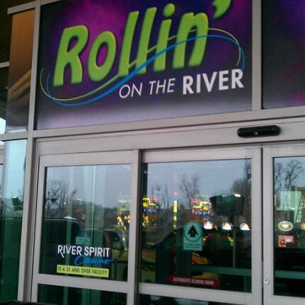 Foto tirada no(a) River Spirit Casino por Eileen R. em 12/19/2011