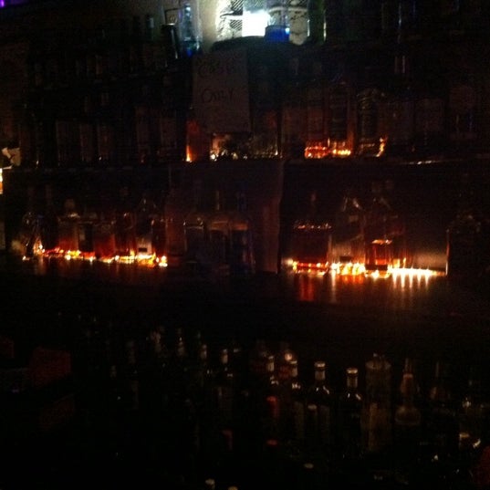 รูปภาพถ่ายที่ Candle Bar โดย Duane L. เมื่อ 8/3/2011