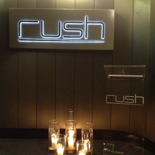 2/23/2012 tarihinde Rodrigo d.ziyaretçi tarafından Rush Nightclub'de çekilen fotoğraf